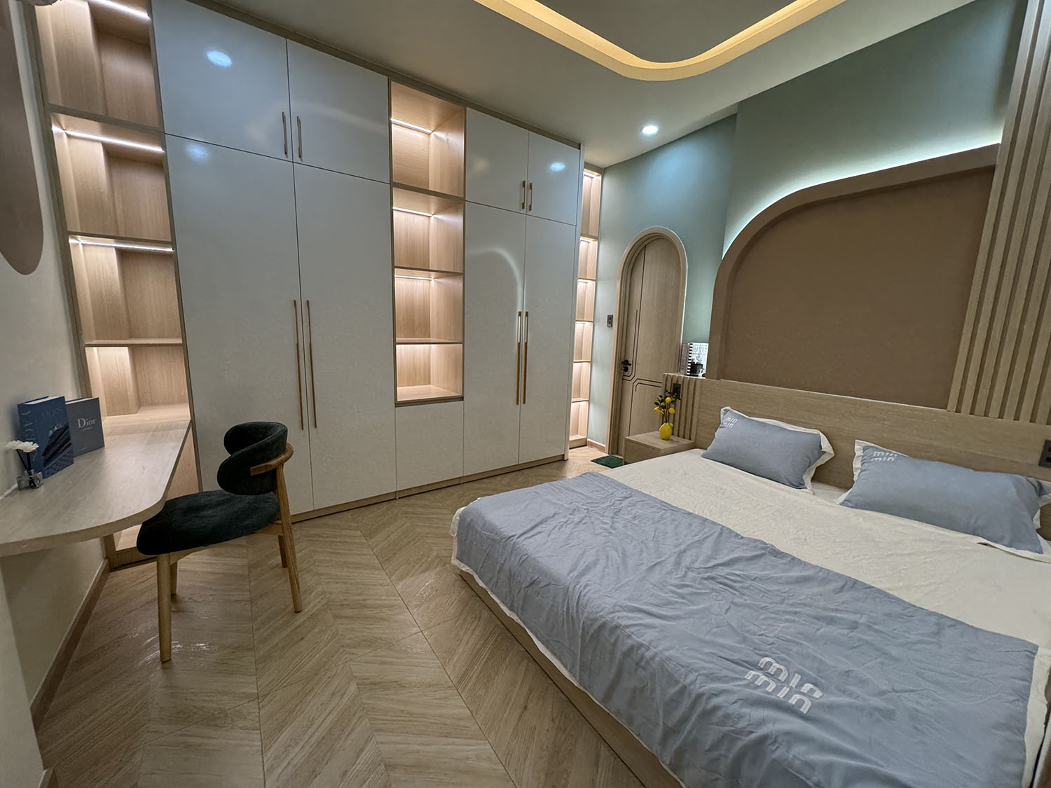 Tuyệt phẩm nhà phố 2 lầu (3,9m nở hậu 5,5m x 11m) full nội thất cao cấp khu VIP Thích Quảng Đức